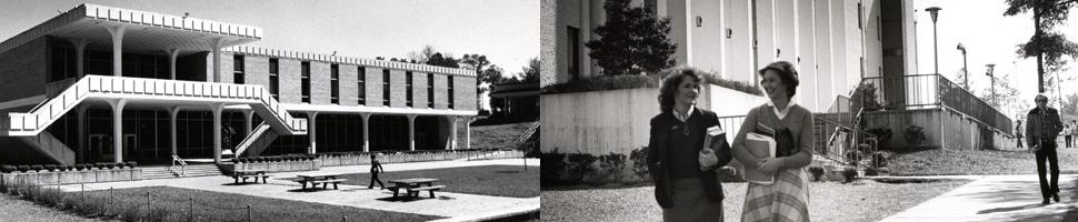 黑白图像的学生走在校园和旧建筑的形象.